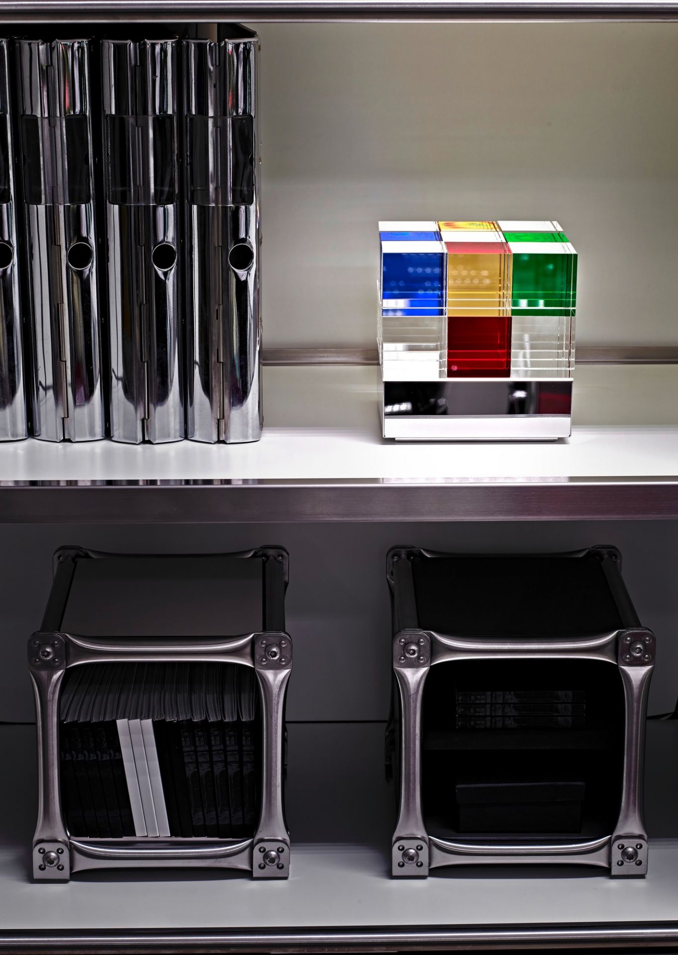Cubelight LED Tischleuchte von Tecnolumen, Design-Klassiker mit farbigen Acrylglaswürfeln, modernes Lichtobjekt für Wohnraum und Büro.