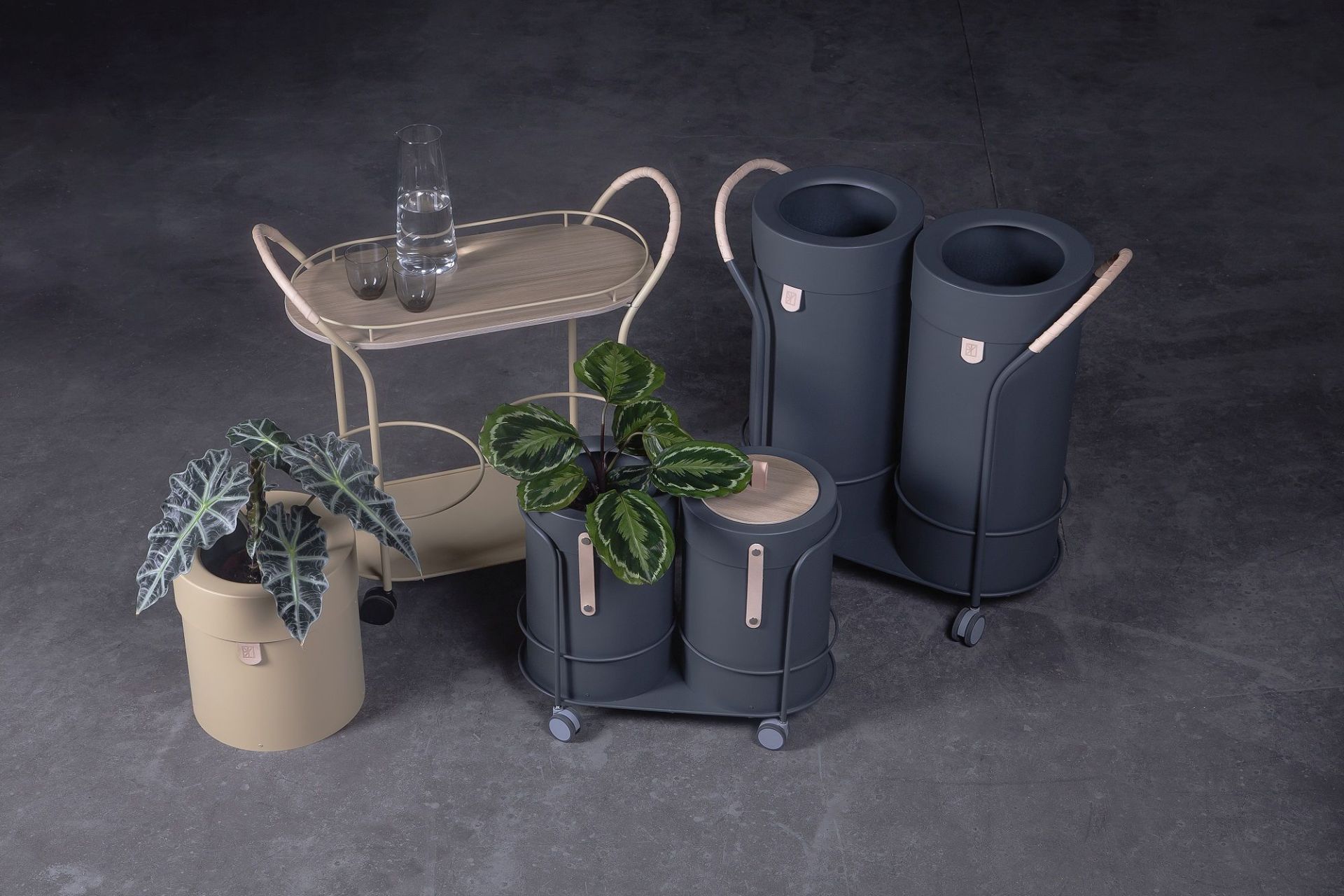 Bistro Trolley Servierwagen und Abfallbehälter von Mizetto, modernes Design für Büro und Gastronomie.