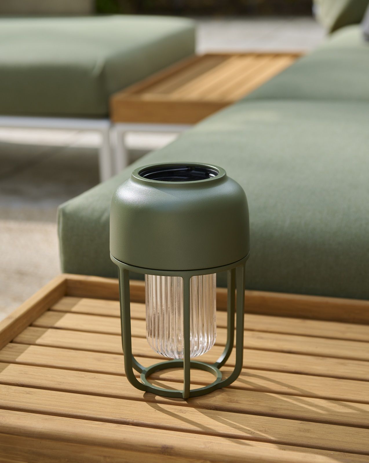 Houe LIGHT No.1 Akkuleuchte in Grün für Innen und Außen, Solar Lampe.