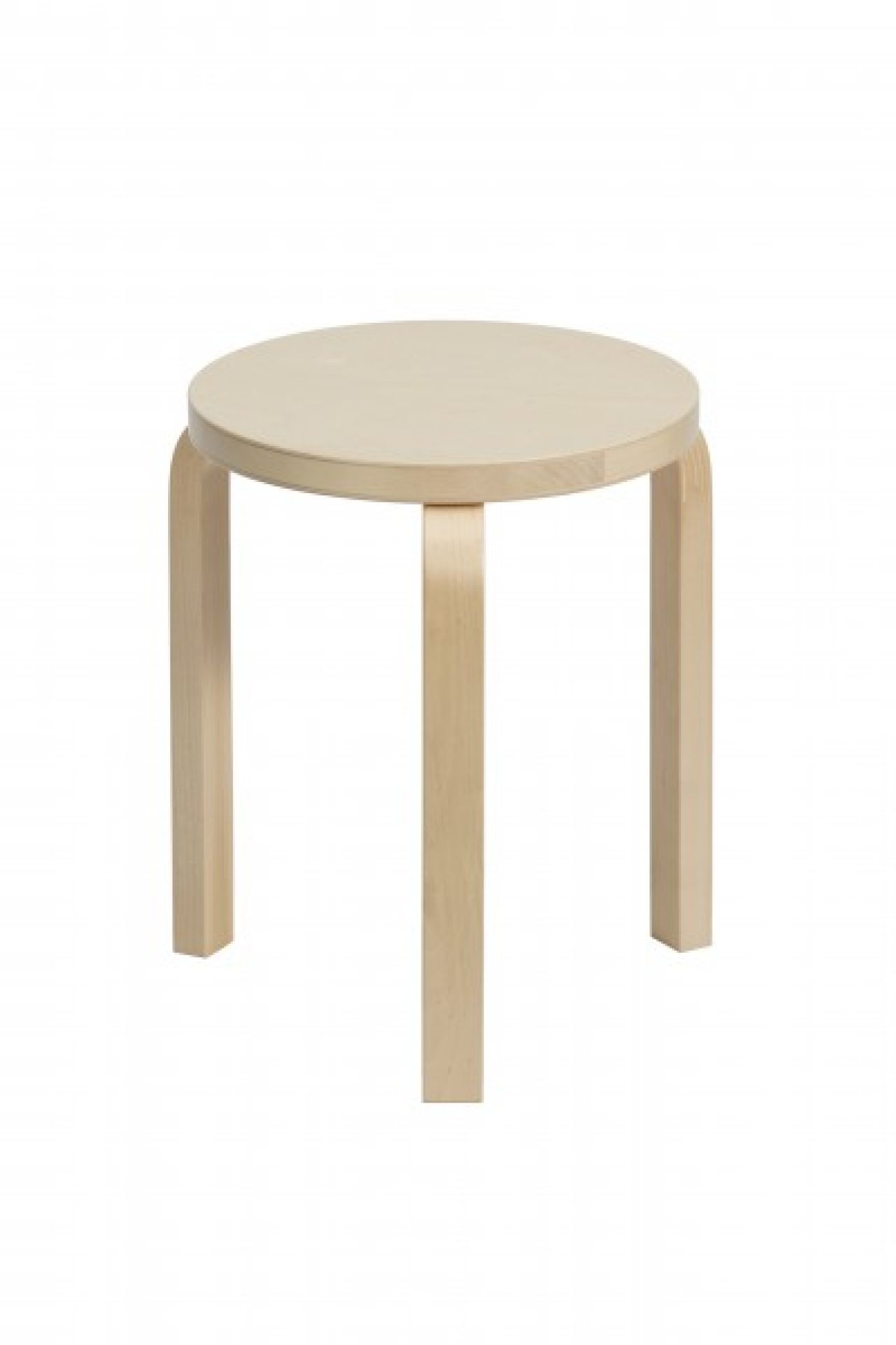Artek Hocker 60 aus hellem Birkenholz, runder Sitz und drei Beine.