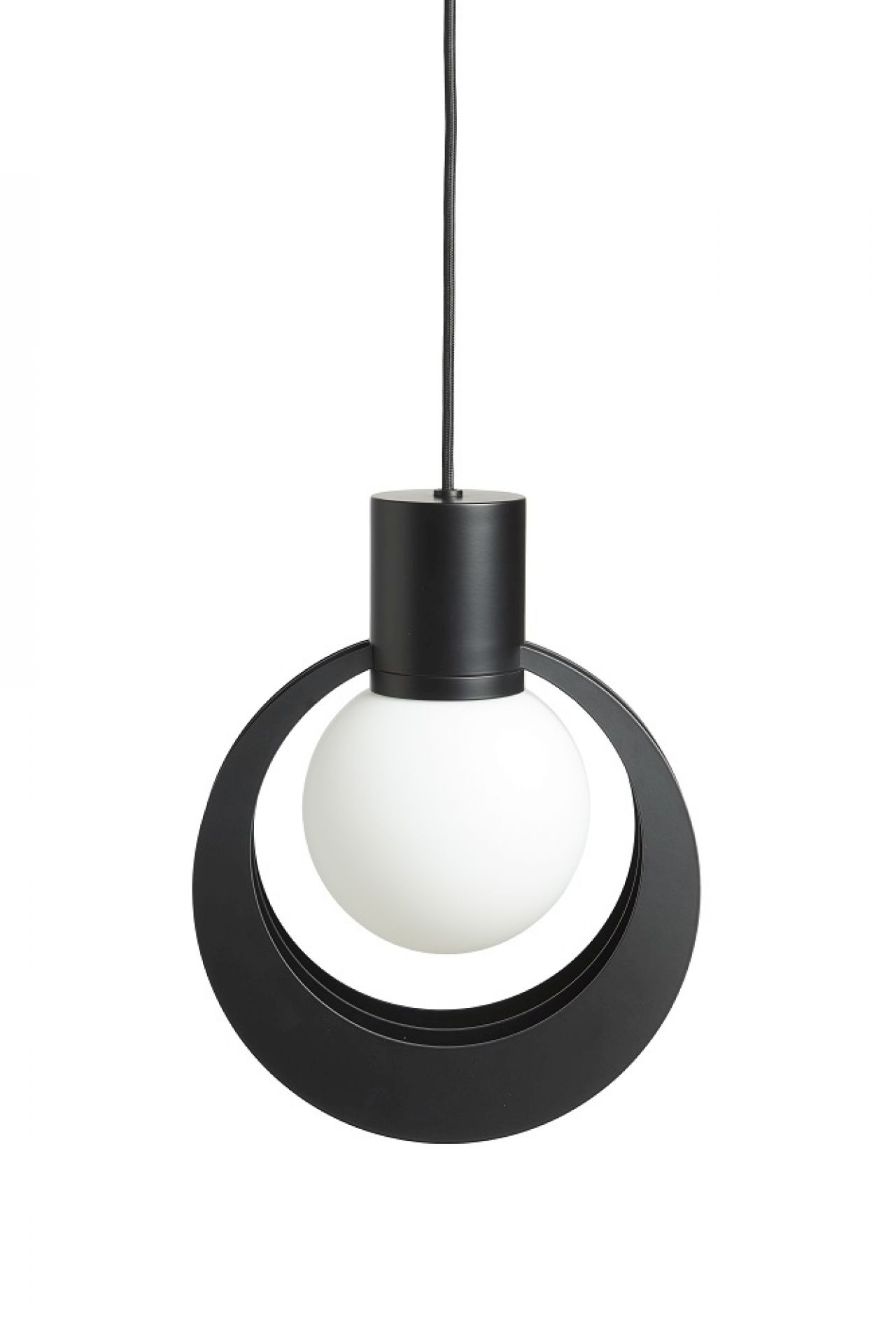 Schwarze Lunar Pendelleuchte von Woud mit runder, weißer Glaskugel und minimalistischem Design.