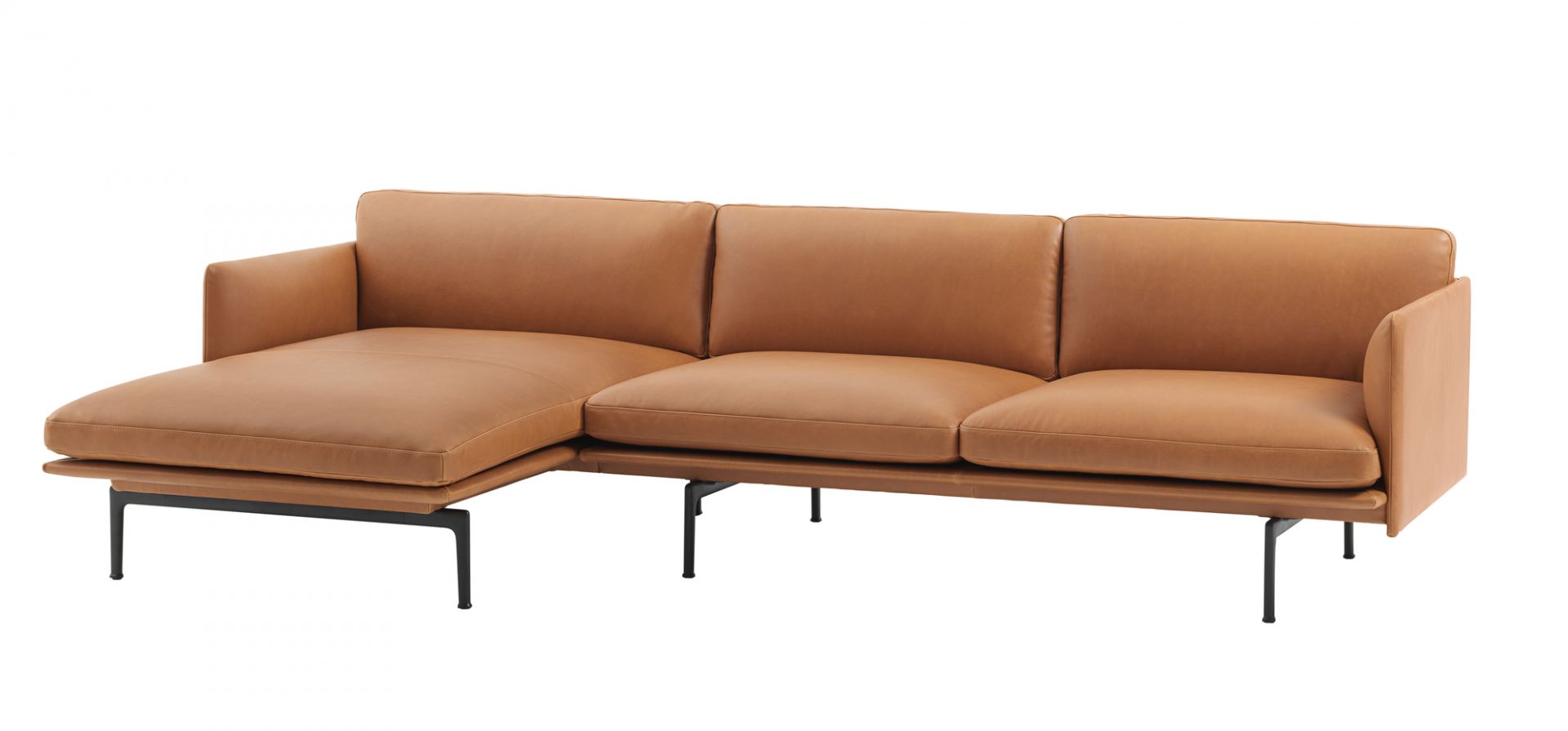 Outline Sofa von Muuto mit Chaiselongue in braunem Leder und schwarzem Gestell.