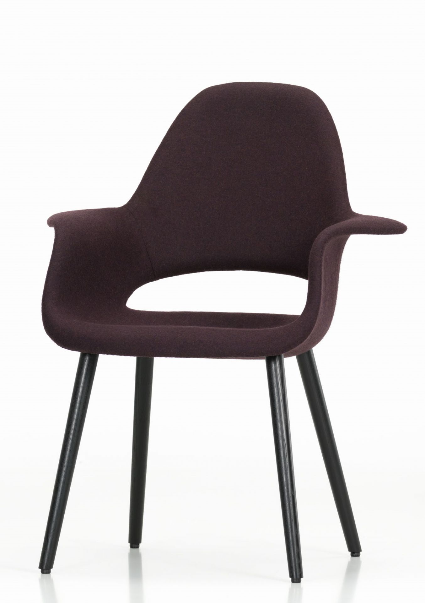 Organic Conference Stuhl von Vitra, Stoffbezug in Lila, mit Armlehnen und schwarzen Holzbeinen.