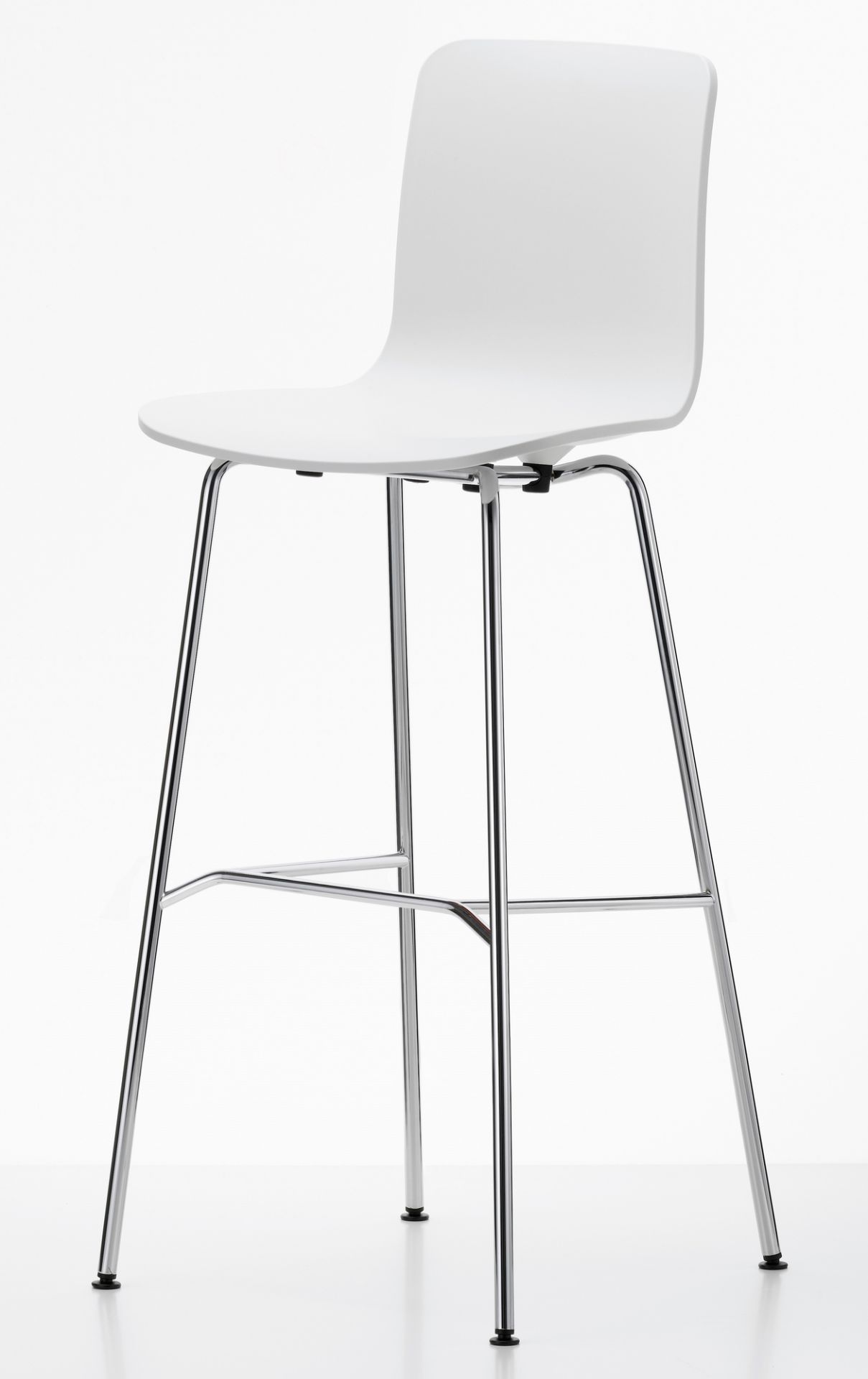 Weißer Hal Barhocker von Vitra mit verchromtem Gestell, ideal für moderne Küchentheken.