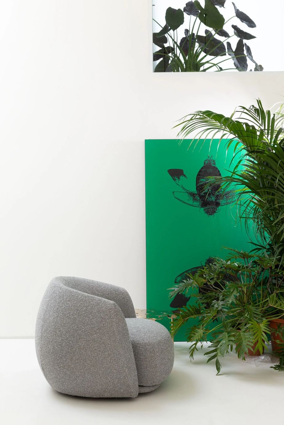 Grauer Pacific Armchair Sessel von Moroso, moderner Design-Sessel mit runder Form und gemütlicher Polsterung.