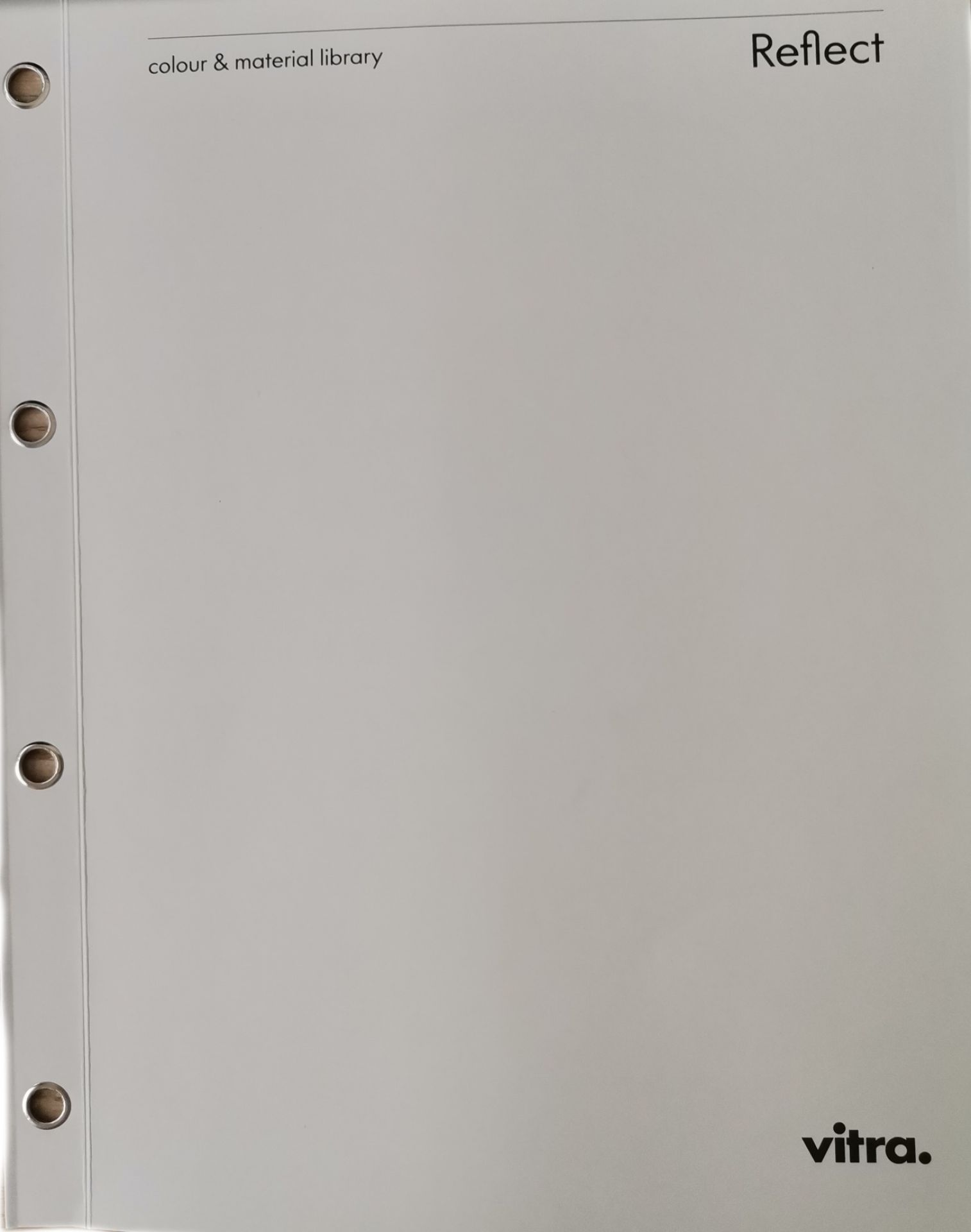 Stoffmusterkarte Reflect von Vitra: Detailansicht der Materialmuster für Möbelstoffe und Polsterstoffe.
