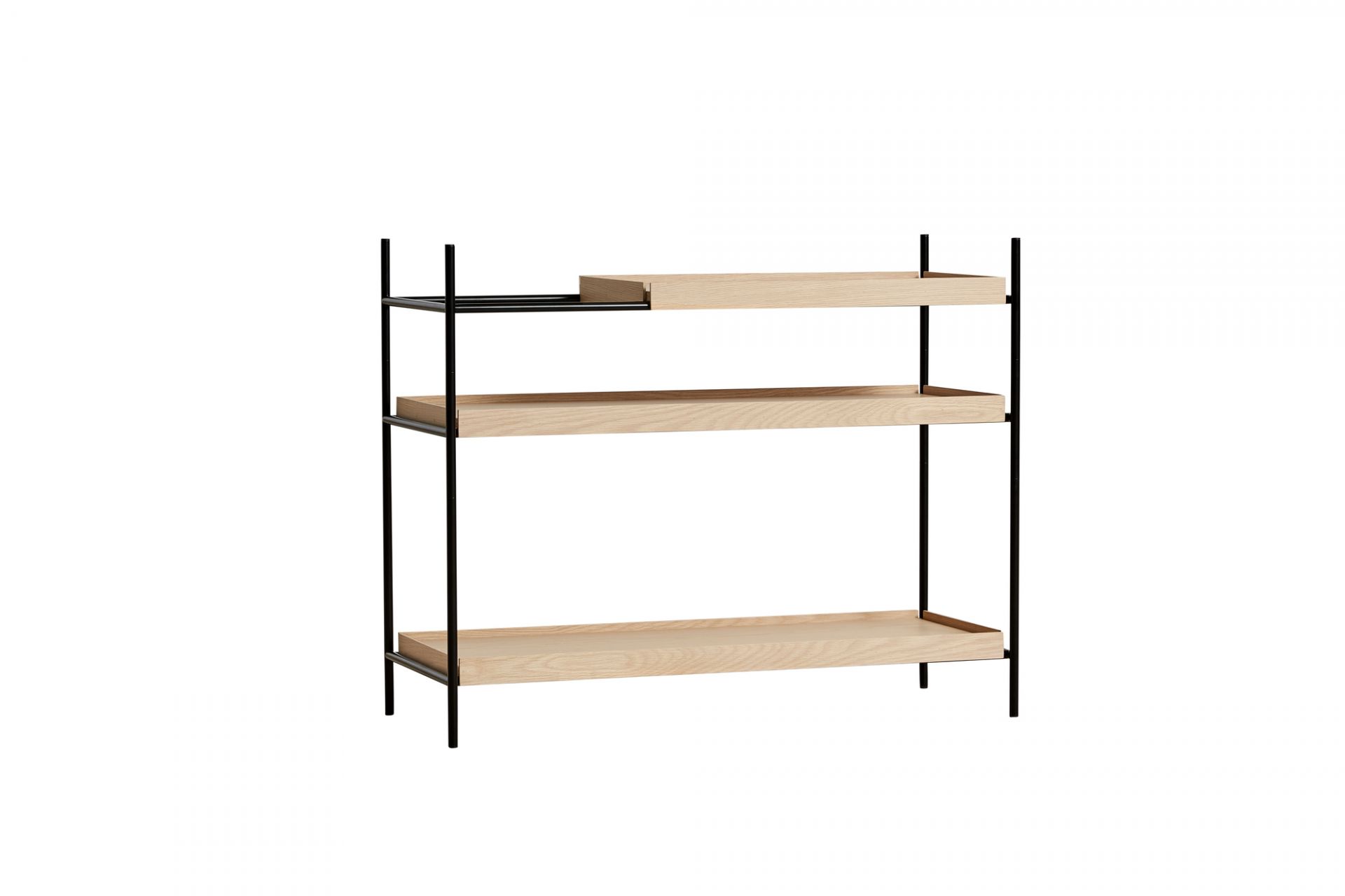 Tray Shelf Low Regal Woud: Modernes, niedriges Regal mit drei hellen Holzablagen und schwarzem Metallgestell.