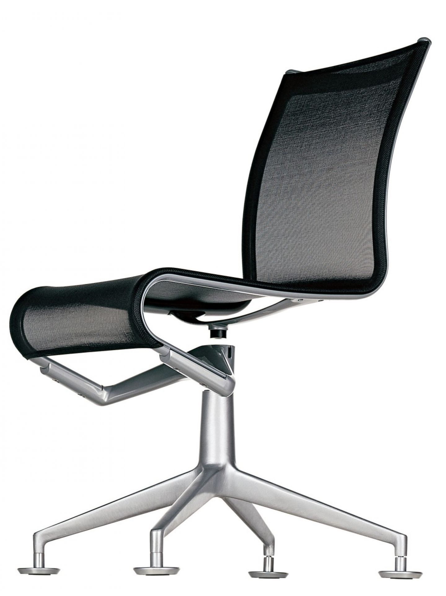 Meetingframe Drehstuhl mit schwarzem Netzbezug und silberfarbenem Fußkreuz, ergonomischer Bürostuhl.