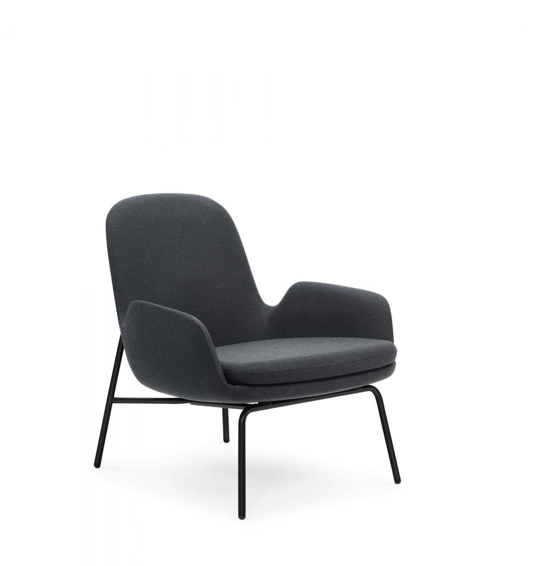 Moderner grauer Era Lounge Chair Sessel niedrig von Normann Copenhagen mit schwarzem Metallgestell.