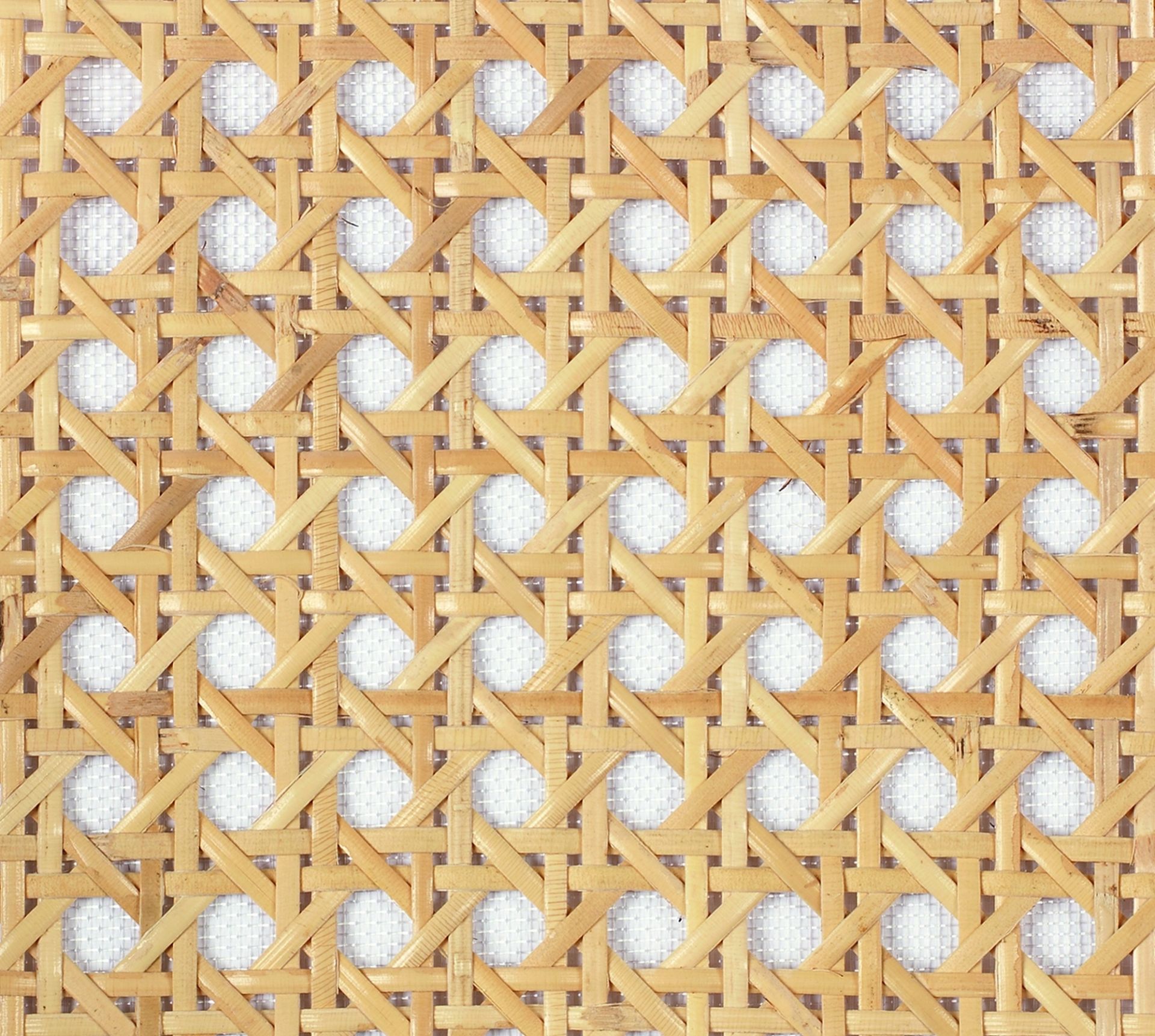 Detailaufnahme der Wiener Geflecht Sitzfläche des Thonet S 64 Stuhls. Naturmaterial und Handwerkskunst.
