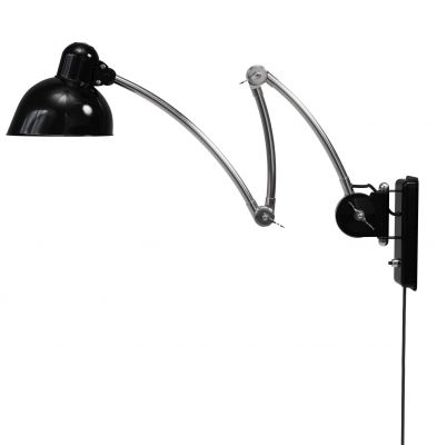 Schwarze Kaiser idell Wandleuchte mit verstellbarem Arm, Design Fritz Hansen, für stilvolle Innenraumbeleuchtung.