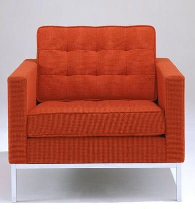 Florence Relax Sessel von Knoll International in Orange mit Knopfheftung und Metallgestell.
