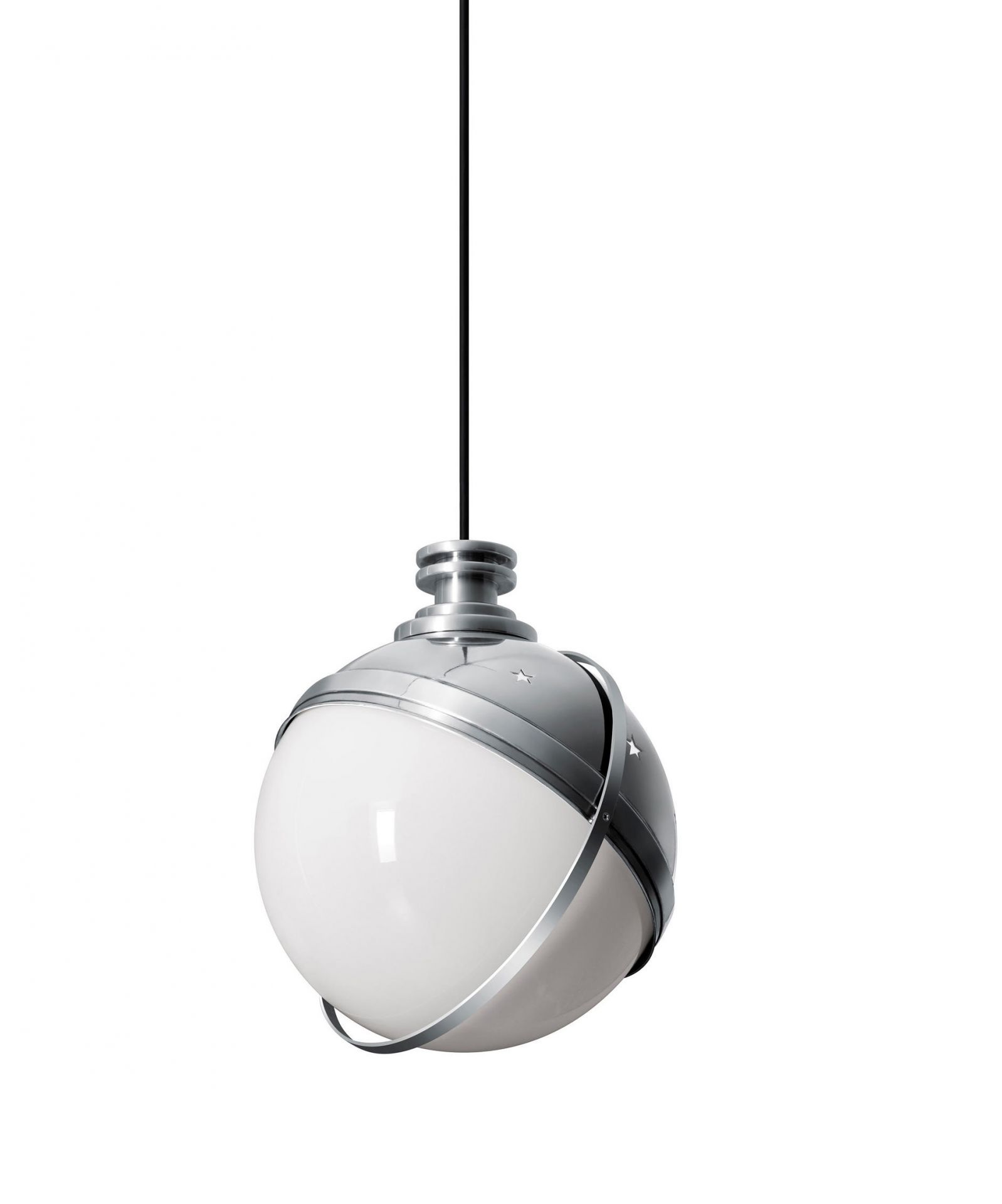 Nahaufnahme der Helena Pendelleuchte von Cassina, Aluminium und weißem Glas, modernes Design.