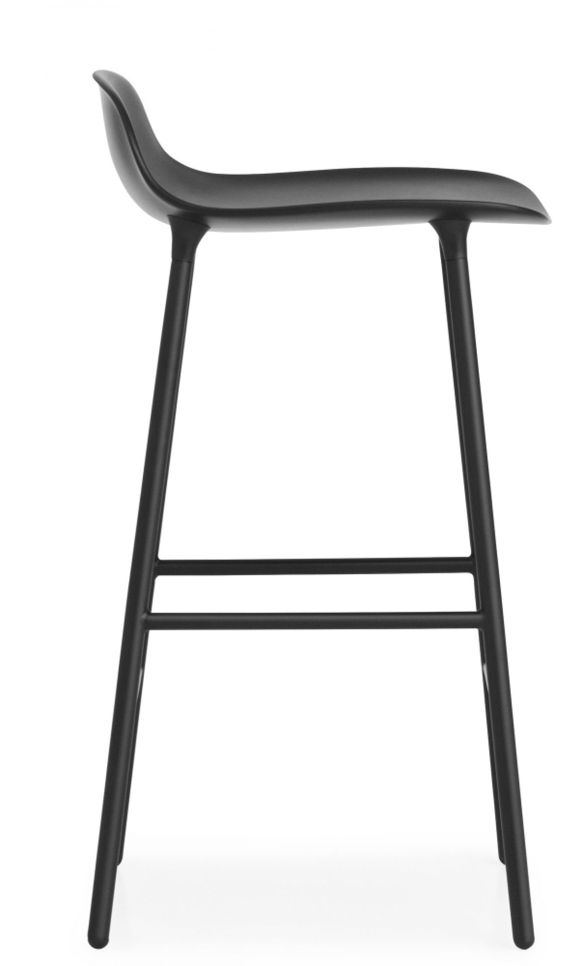 Schwarzer Form Barhocker von Normann Copenhagen, Hocker aus Stahl mit minimalistischem Design für moderne Küchen.