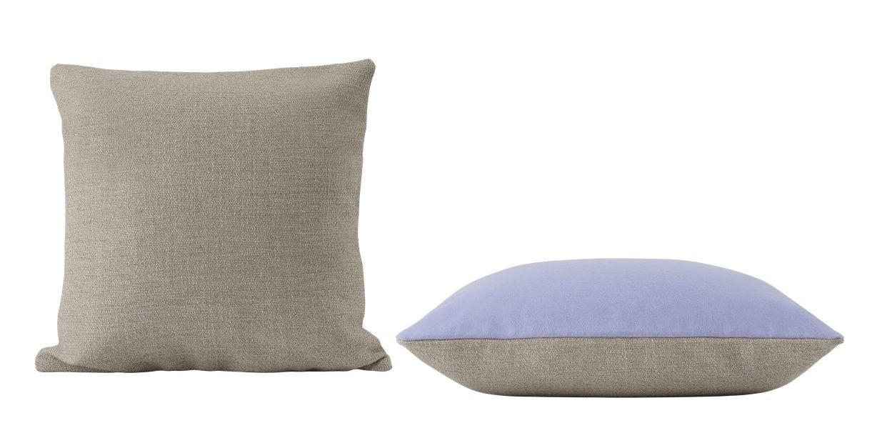 Muuto Mingle Cushion Kissen in Beige und Lila, quadratisches Dekokissen für Sofa oder Bett.
