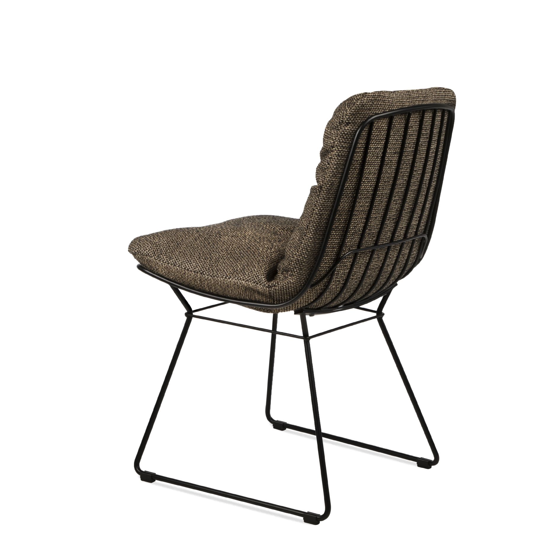 Leyasol Stuhl von Freifrau Manufaktur, Stoffbezug in Braun, filigranes schwarzes Metallgestell, Designstuhl.