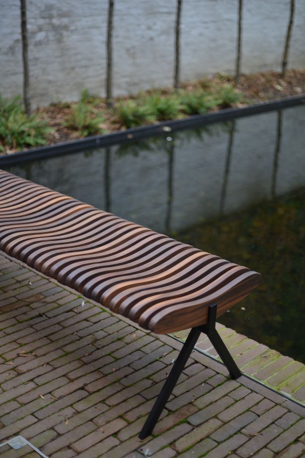 Prelude Bank B 120 x D 50 x H 43 cm / WALNOOT PER/USE UNIEK EXEMPLAAR