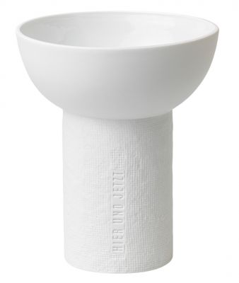 Weiße Formsprache Vase "Hier und Jetzt" von Räder mit zylindrischem Fuß und halbkugelförmigem Aufsatz.