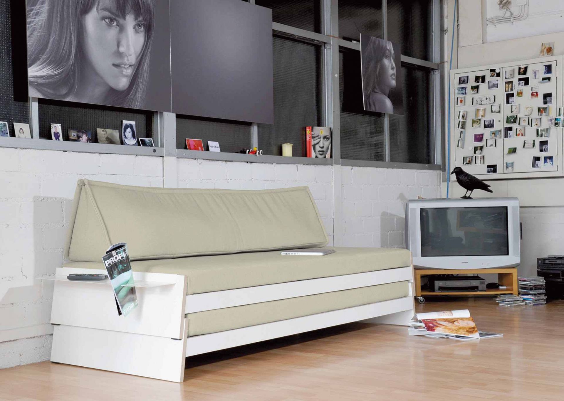 Michel Ablageblech für Lönneberga Stapelbett von Richard Lampert, weiße Ausführung, praktische Ablage für Bett.