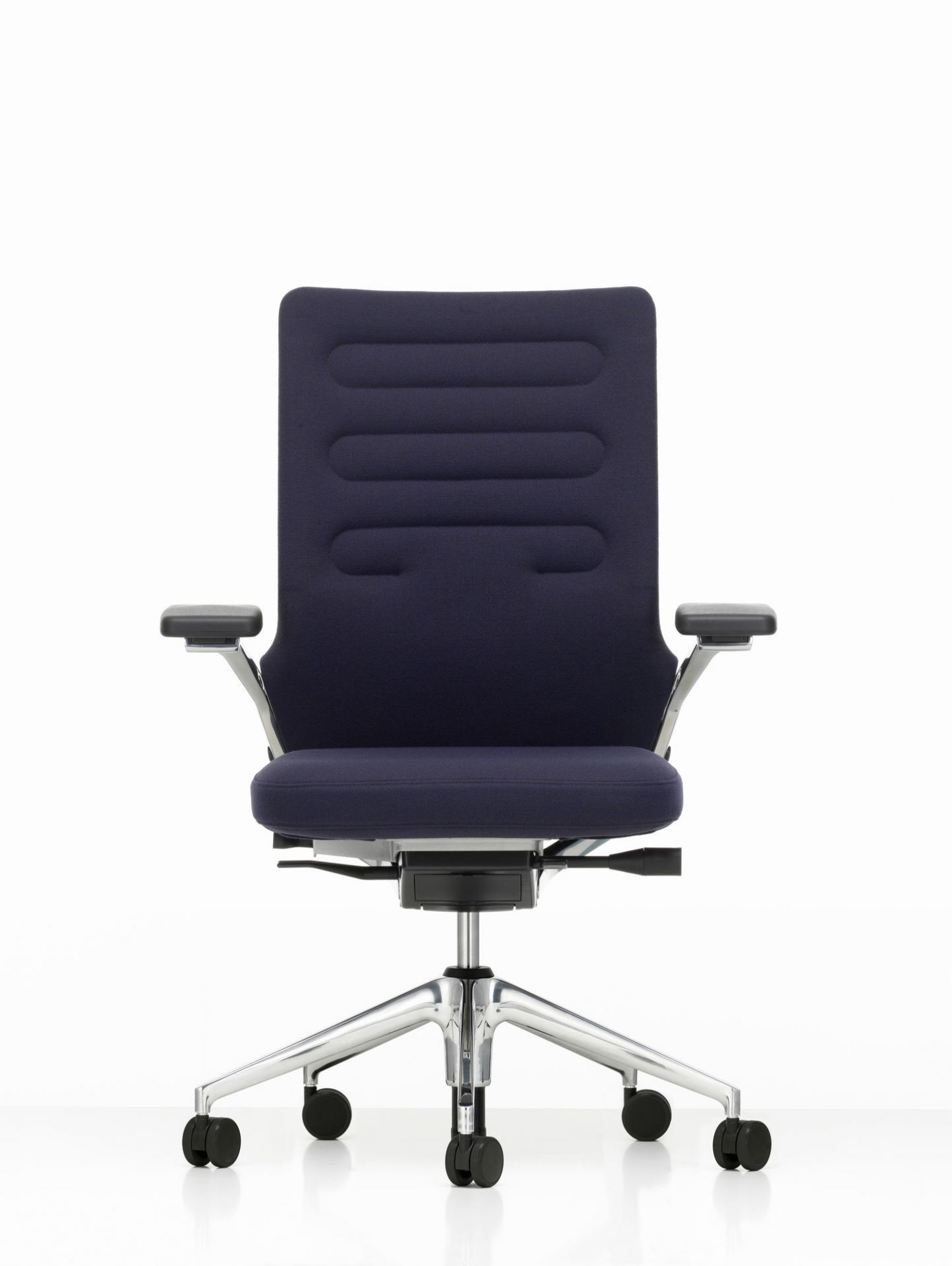 AC5 Work Bürostuhl von Vitra, blauer Stoffbezug, ergonomisch mit Lumbalstütze und Rollen.