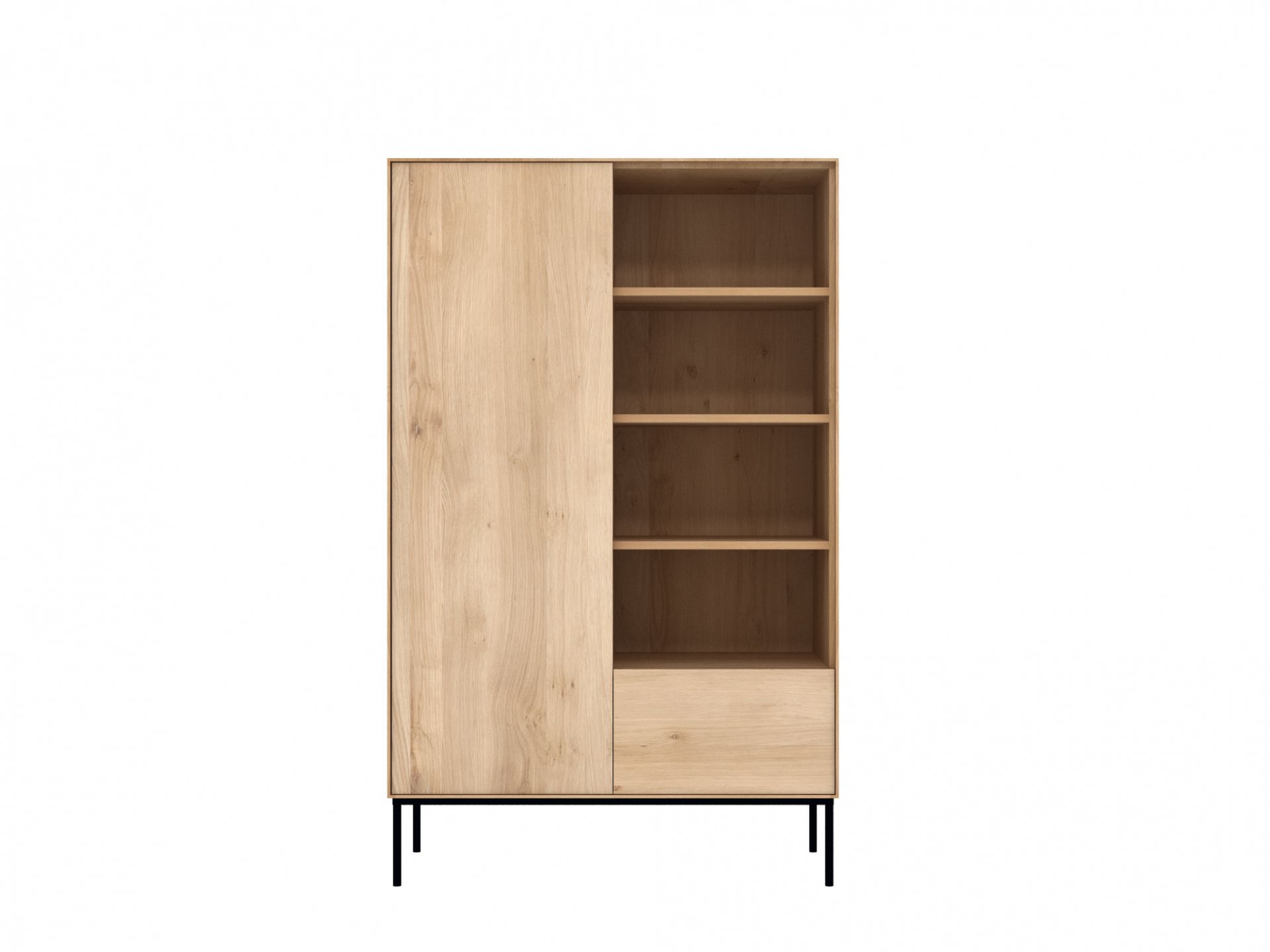 Whitebird Schrank von Ethnicraft aus hellem Holz mit Schiebetür, Regalböden und Schublade auf schwarzen Füßen.