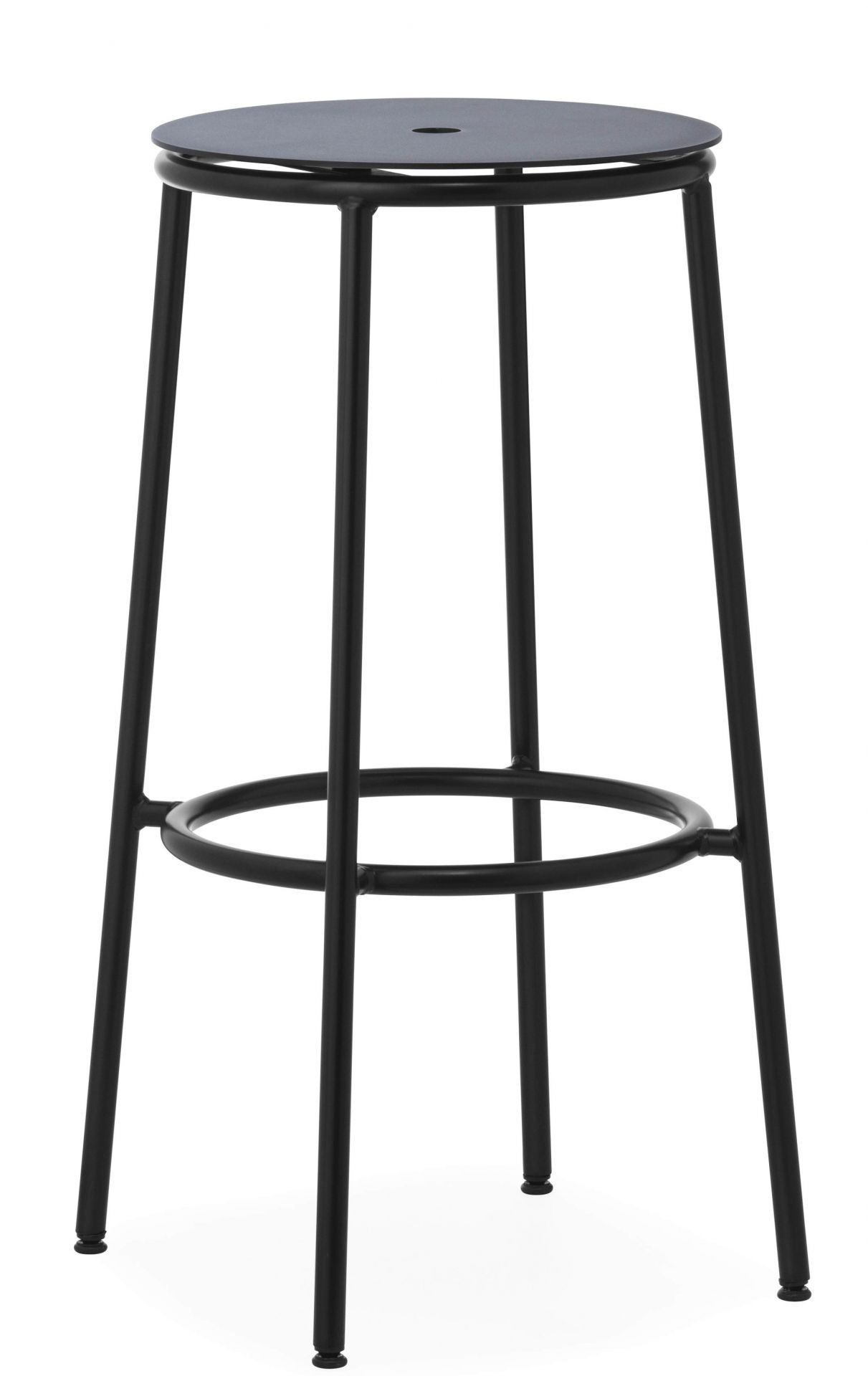 Circa Barhocker von Normann Copenhagen, Hocker in Schwarz mit runder Sitzfläche und Fußstütze.