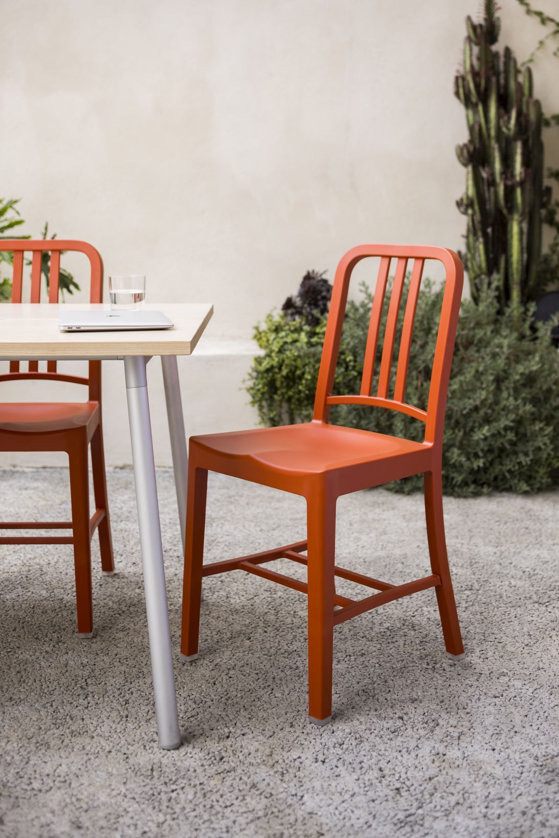 111 Navy Chair stoel Emeco Red