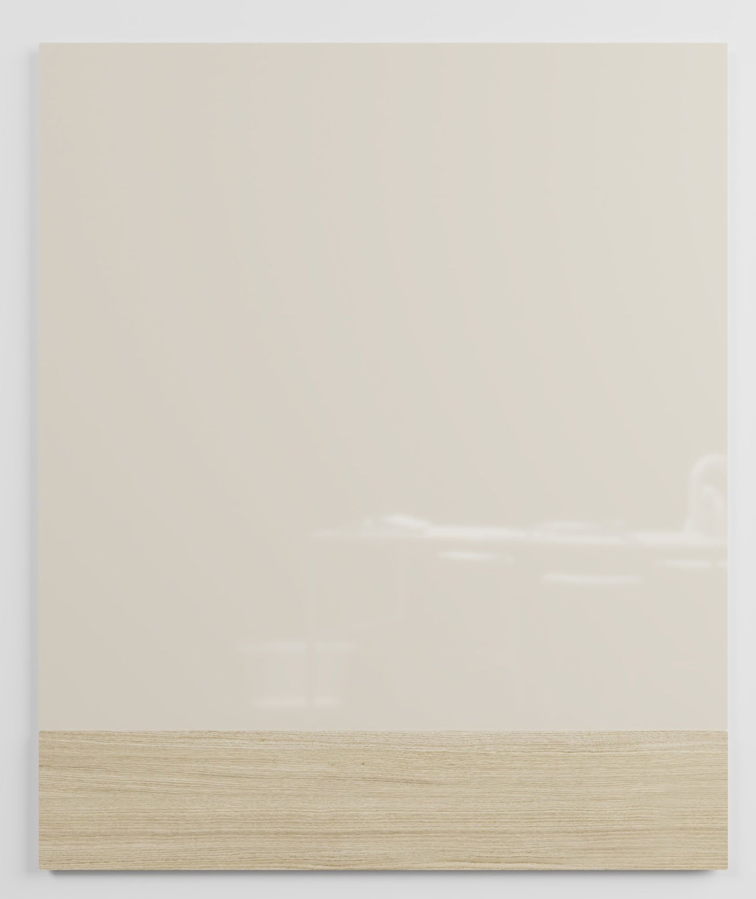 Nahaufnahme der Chat Board Classic Crafted Wand Glastafel in Beige mit Holzsockel.
