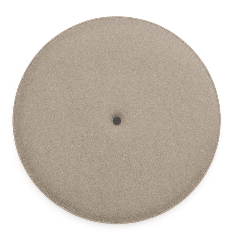Beige, runder Akustik Spot von Hey-Sign zur Schallabsorption und Wandgestaltung im Büro oder Wohnraum.