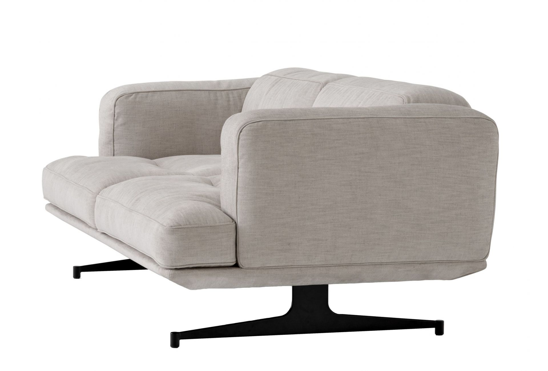 AndTradition Inland Sofa AV22/AV23 in Beige mit schwarzem Fußgestell, modernes Design Sofa für Wohnzimmer.