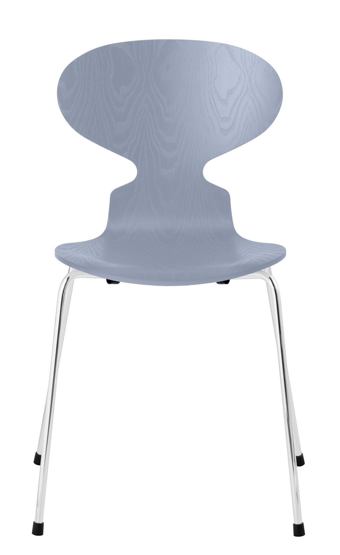 Fritz Hansen Ameise Stuhl mit vierbeinigen Chromgestell und hellblauem Holzfurnier von vorne.