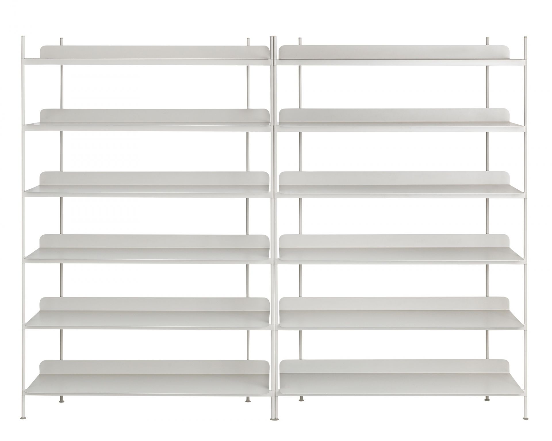 Helles Muuto Compile Regalsystem in verschiedenen Höhen, modernes modulares Bücherregal für Wohnzimmer und Büro.