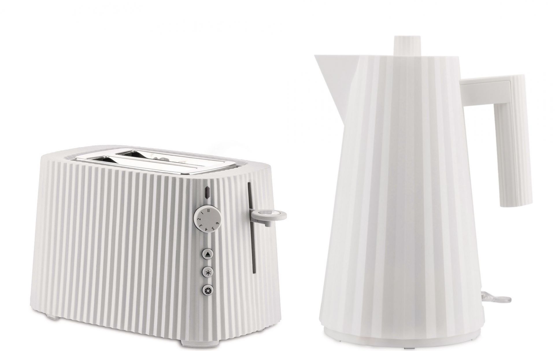 Weißes Plissé Bundle: Alessi Wasserkocher und Toaster Set mit plissiertem Design.