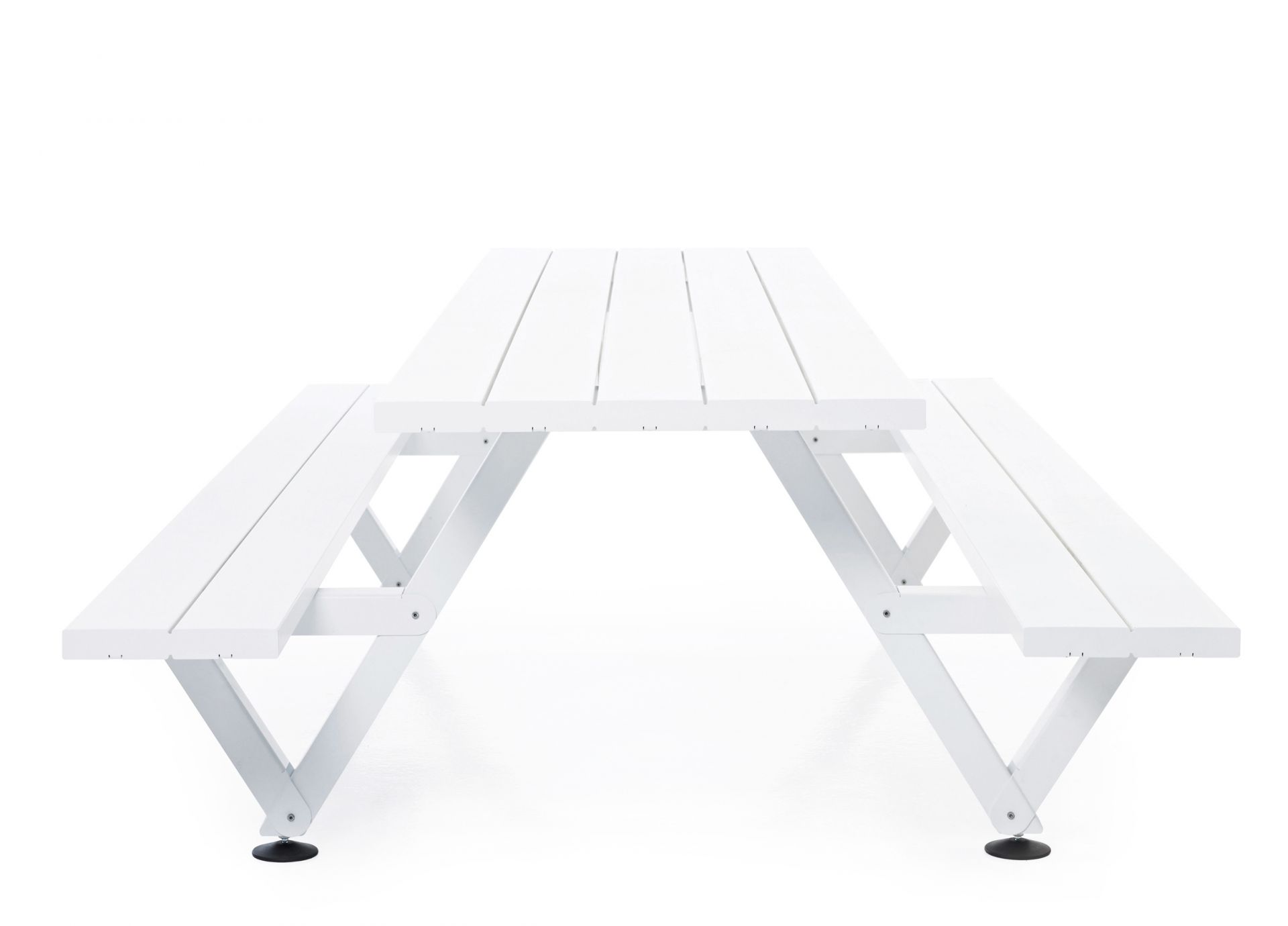Weißer Marina Picknicktisch mit Bänken von Extremis für den Garten oder die Terrasse.