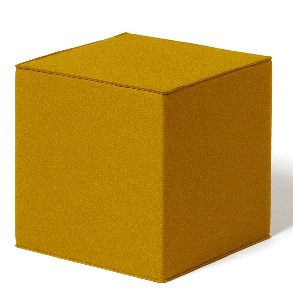 Goldgelber Quart Hocker von HEY-SIGN by BWF Group, moderner Sitzwürfel aus Filz.