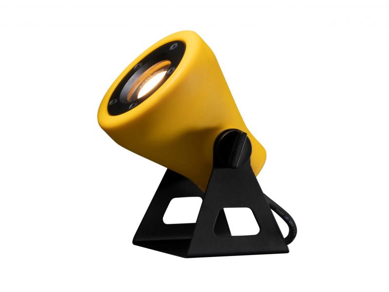 Orangefarbene Mini Frog Outdoor Leuchte von Martinelli Luce auf schwarzem Standfuß.
