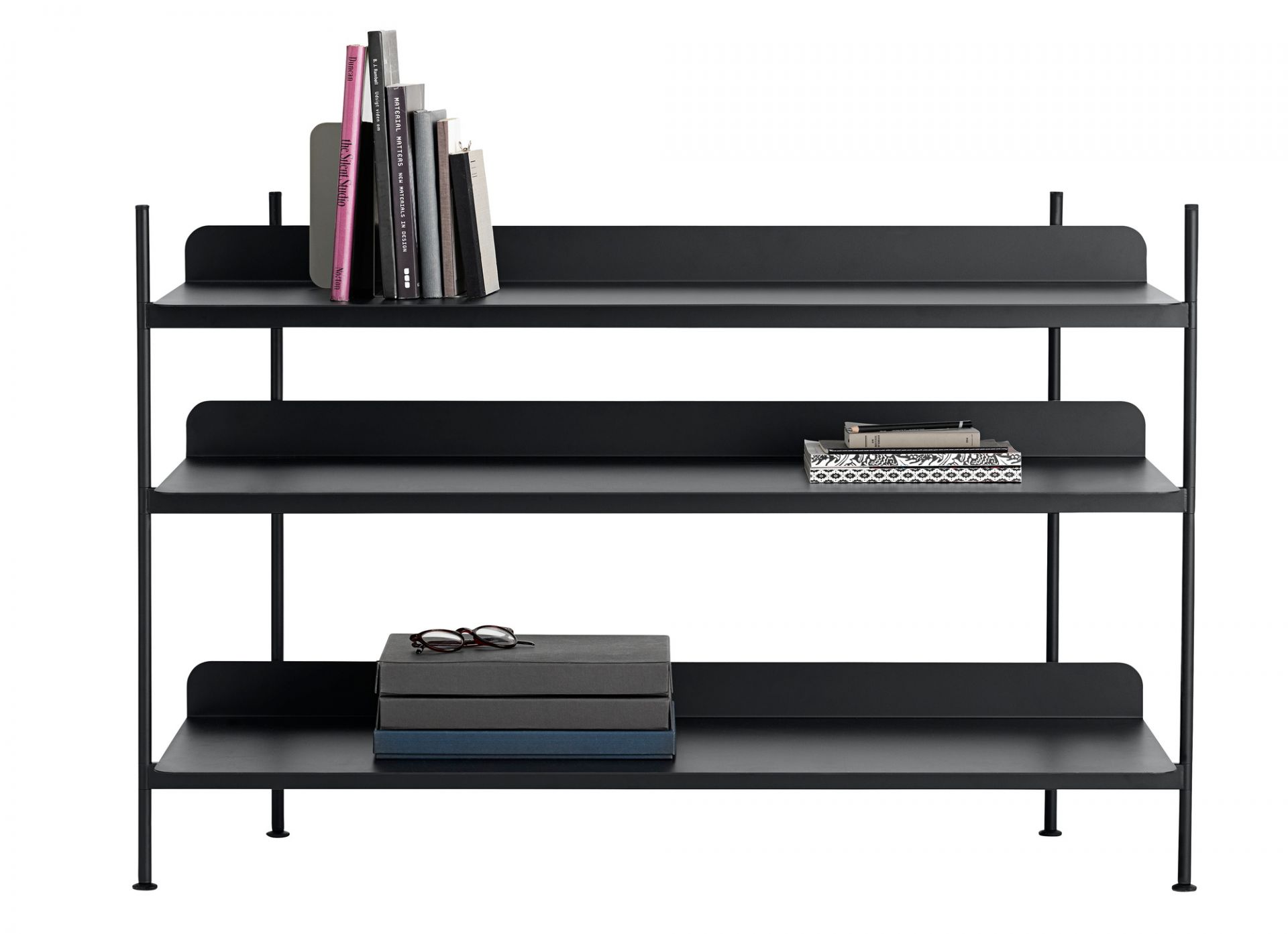 Schwarzes Muuto Compile Regalsystem mit drei Ebenen, ideal für Bücher und Dekoration.
