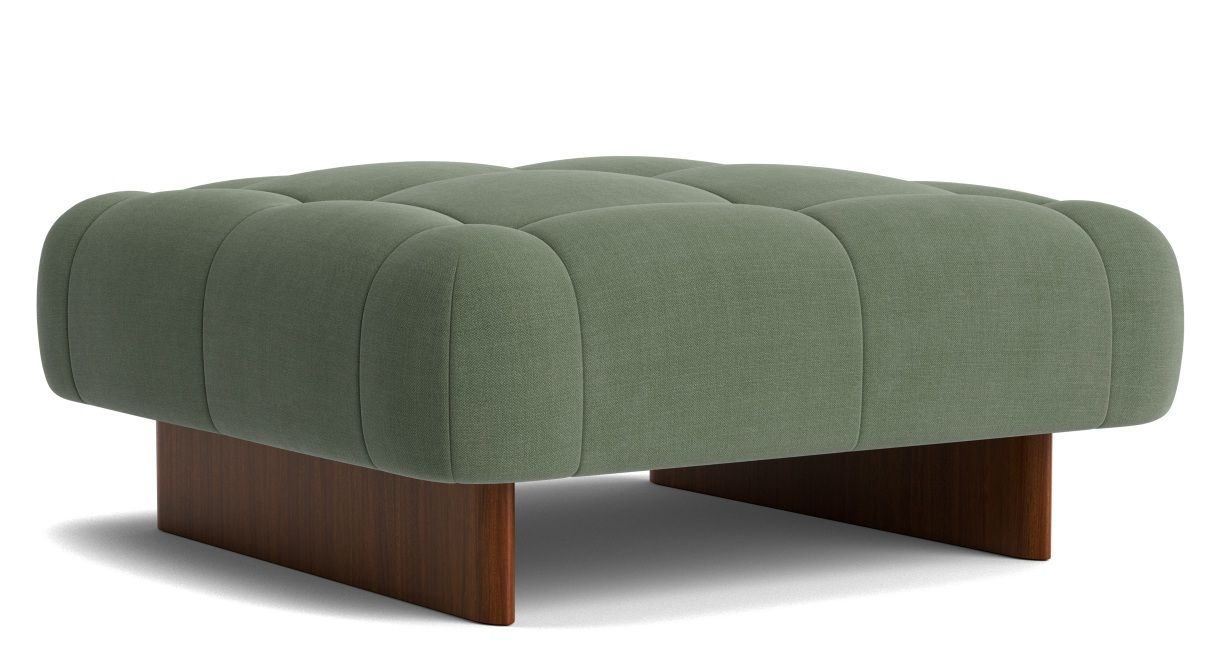 Quilton Ottoman Hocker von Hay, gepolstert in Grün, mit Holzsockel, für Wohnzimmer und Lounge.