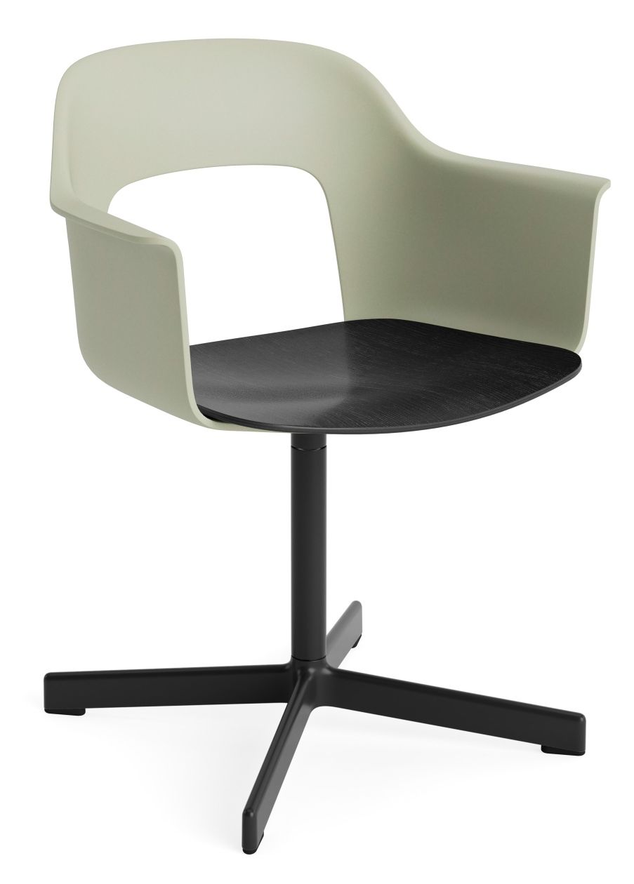 Layout Armchair 232 von Hay: Moderner Armlehnstuhl in Beige mit schwarzem Holz-Sitz und Fußkreuz.