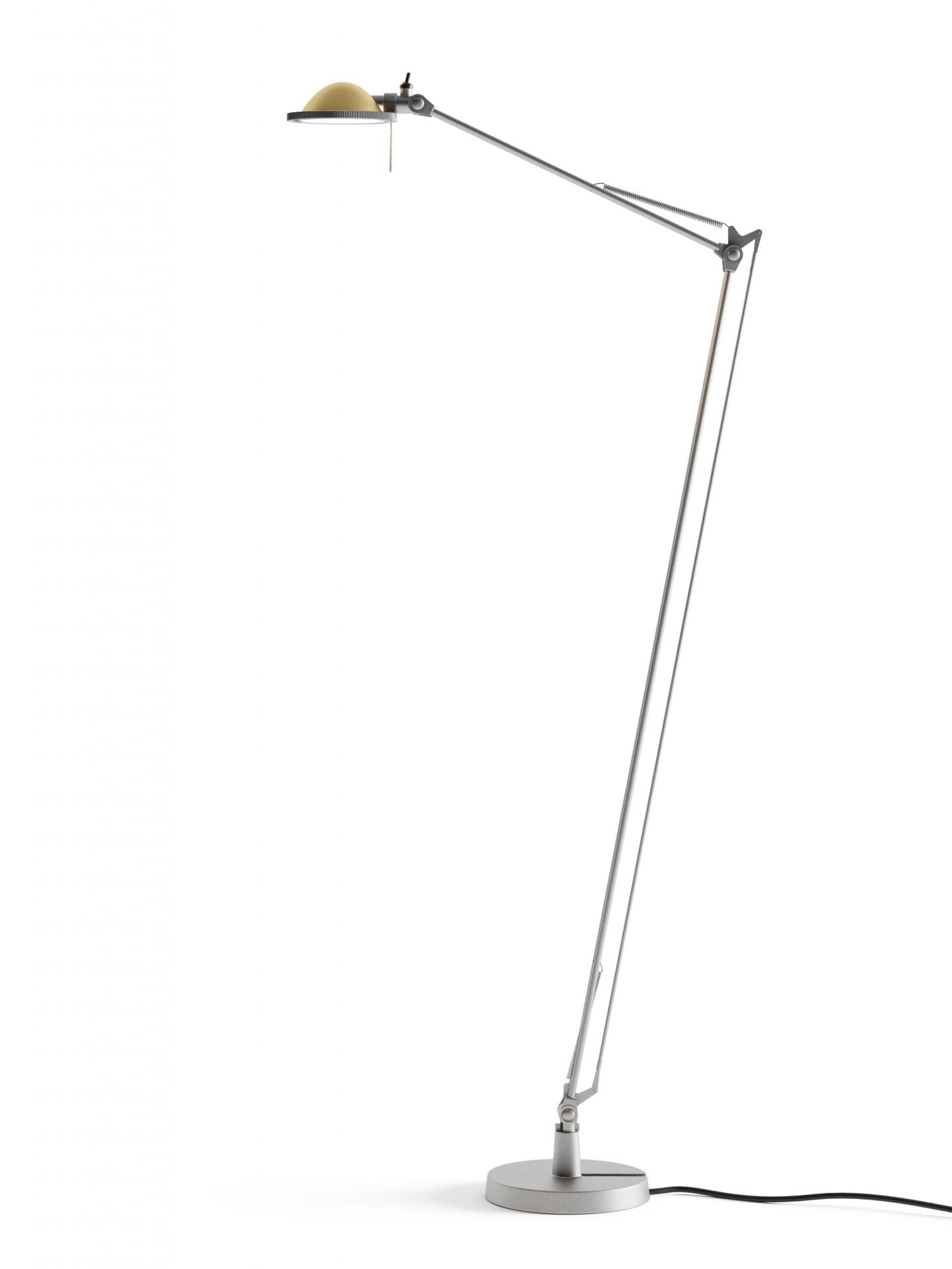 Stehleuchte Berenice von Luceplan mit Messingreflektor und verstellbarem Metallarm für flexibles Licht.