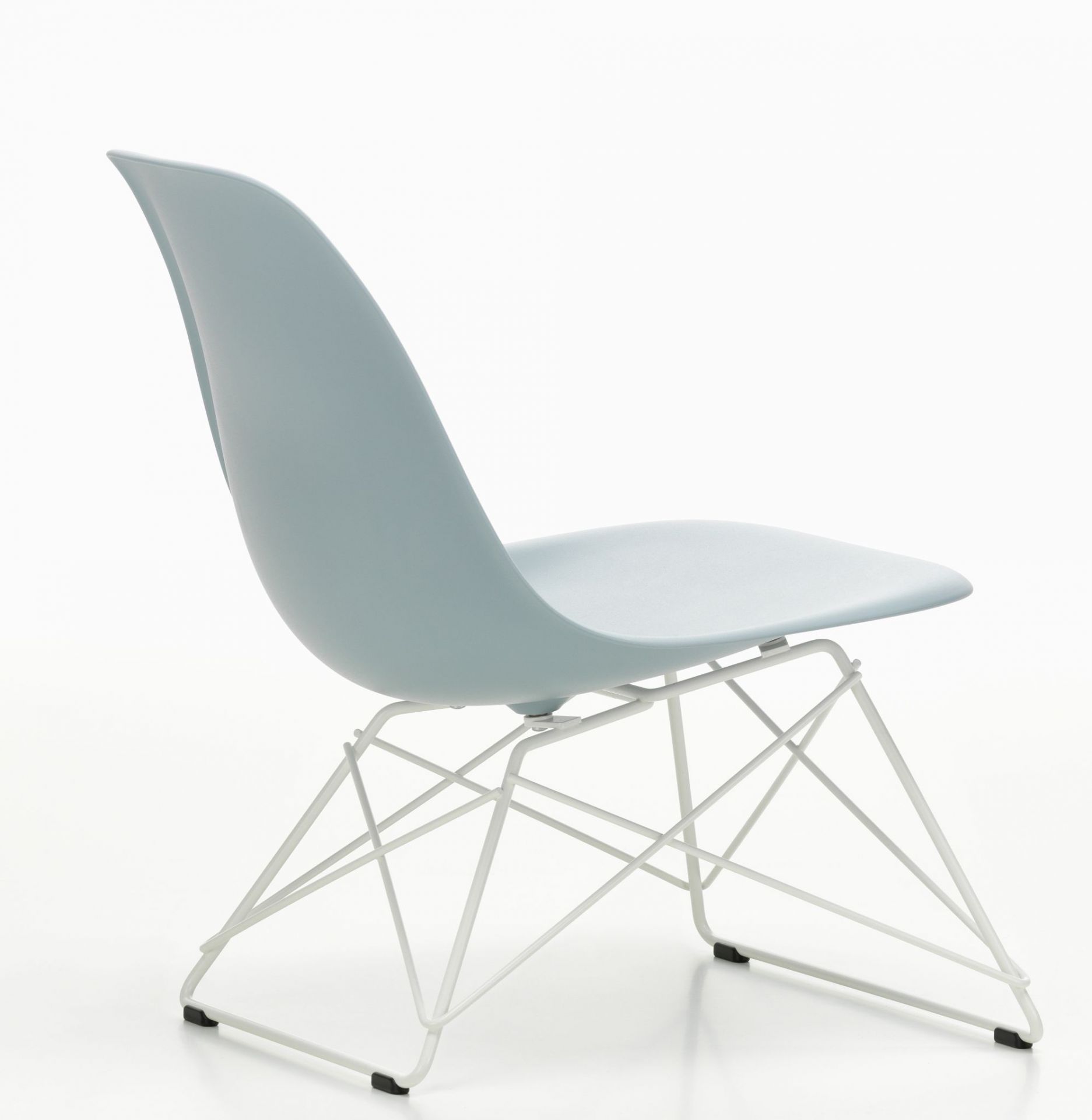 Eames Plastic Side Chair LSR von Vitra in Hellblau mit weißem Drahtgestell.