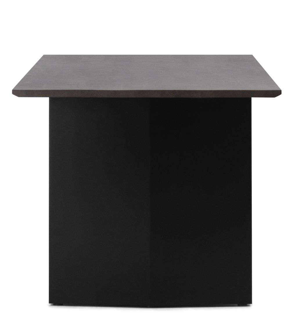 Normann Copenhagen Panel Tisch 200x90 cm, Esstisch mit dunkler Tischplatte und schwarzem, massivem Sockel.