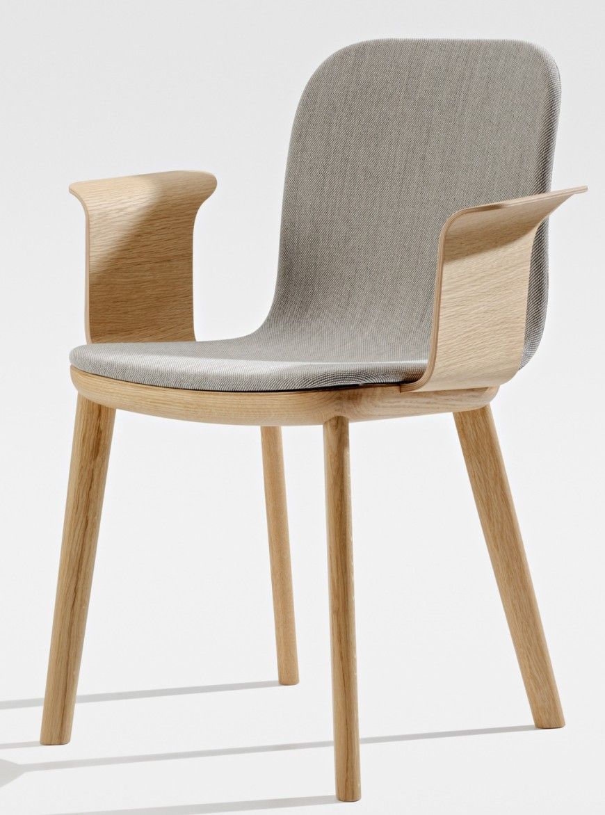 Aeon Comfort Chair Armlehnstuhl mit grauem Stoffbezug und hellem Holzgestell, bequemer Design Stuhl.