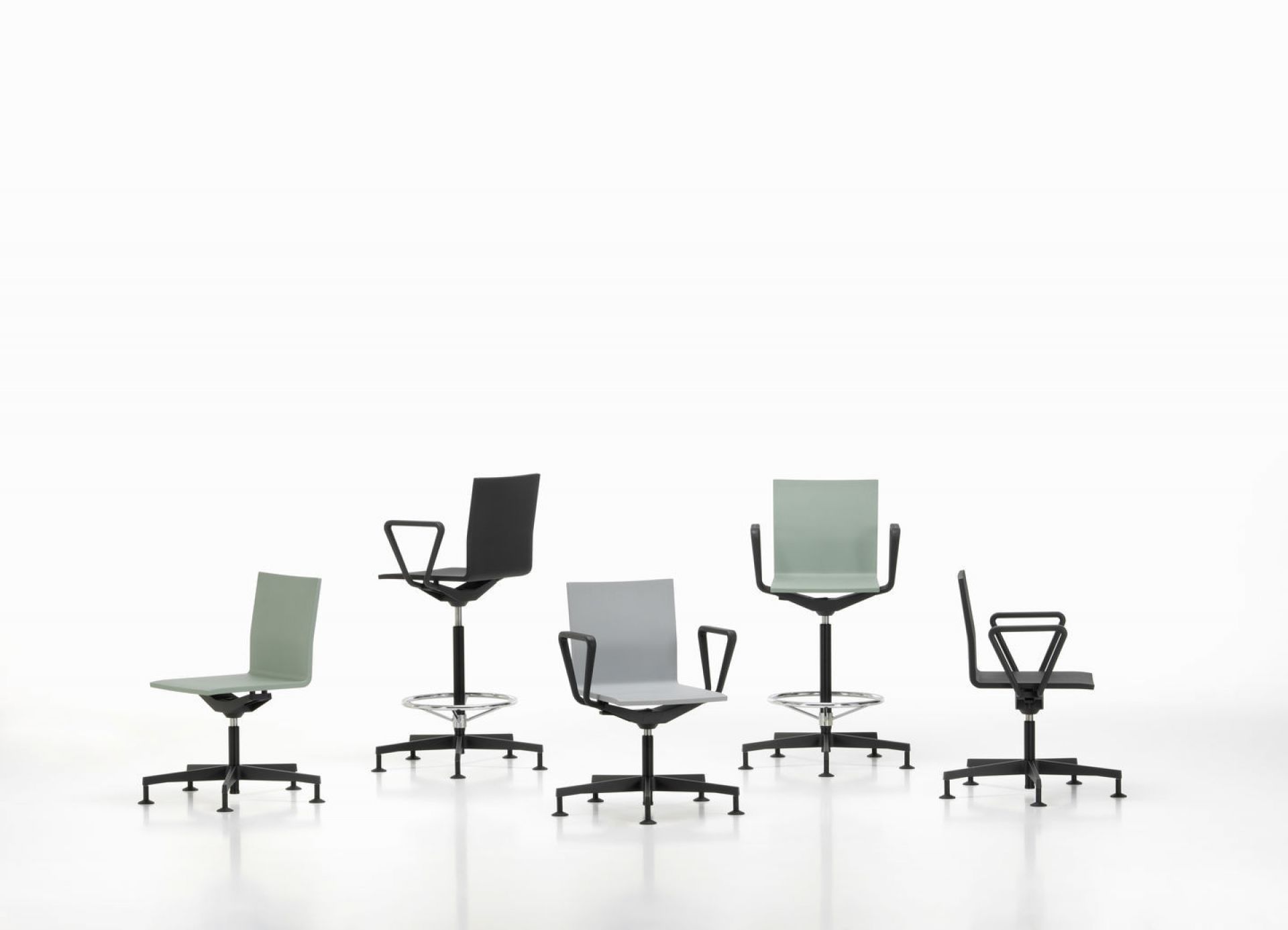 Vitra .04 Bürodrehstühle mit Armlehne in verschiedenen Farben, ergonomische Sitzmöbel für Büro und Homeoffice.