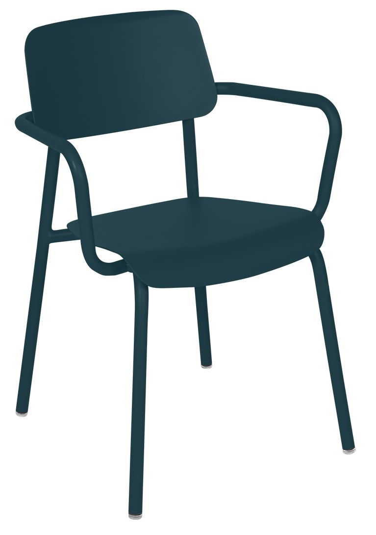 Fermob Studie Chair Outdoor Stuhl in Petrolblau, minimalistisches Design mit Armlehnen und filigranem Stahlgestell.
