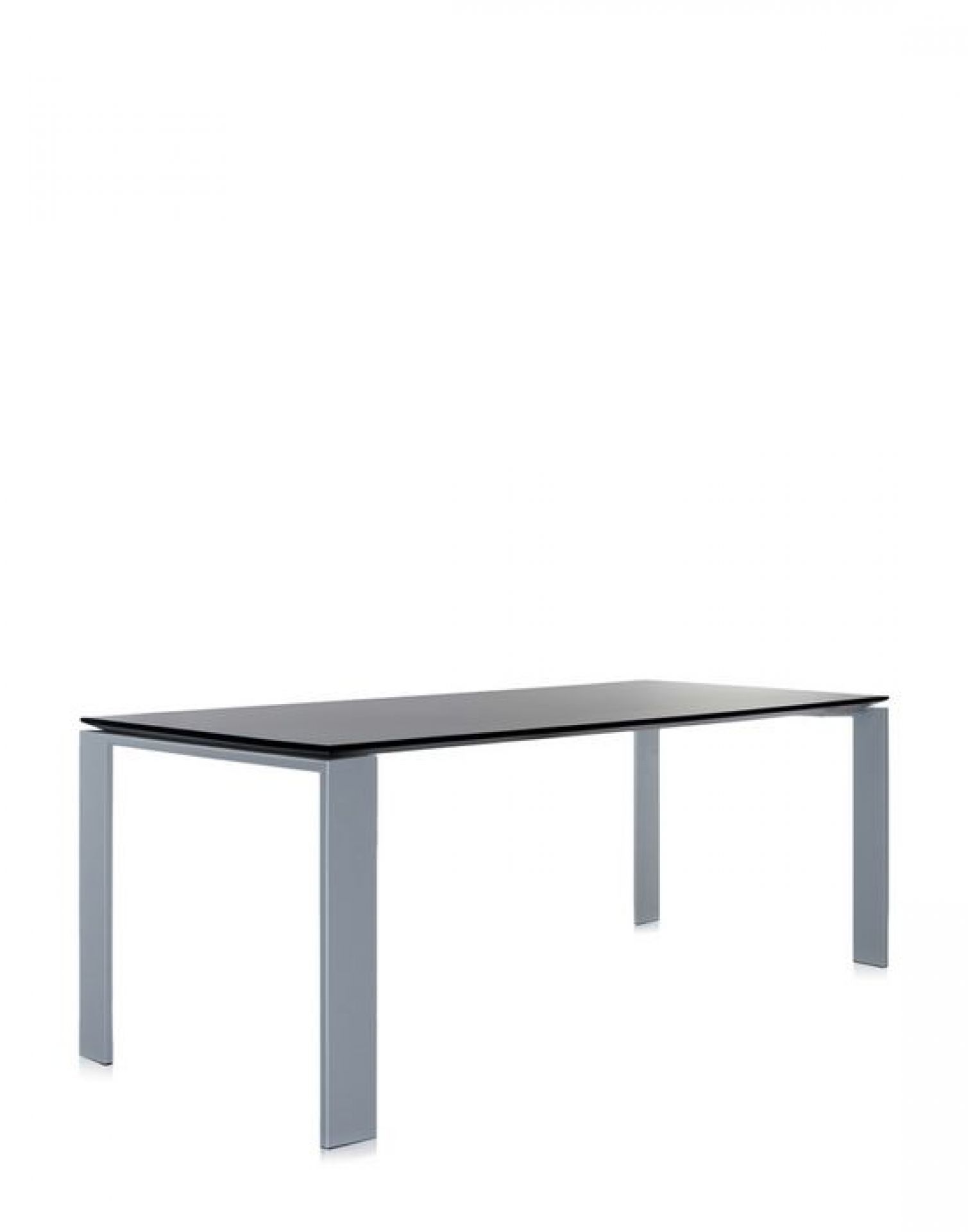 Four Tisch von Kartell mit schwarzer Tischplatte und silberfarbenem Gestell, moderner Esstisch.