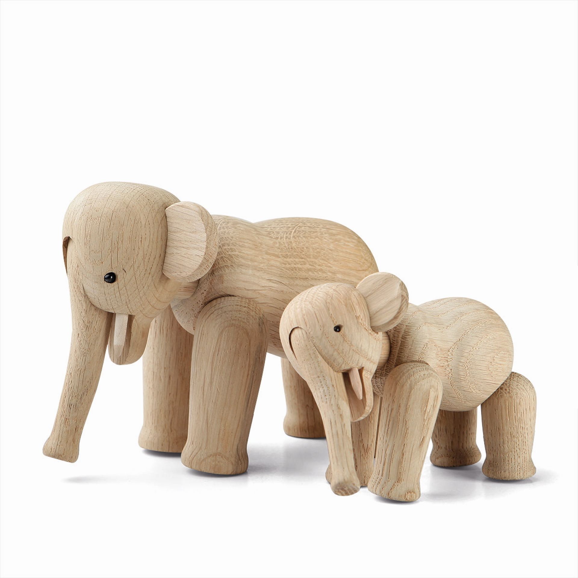 Zwei Kay Bojesen Holz Elefanten, Miniatur-Designobjekt aus Eiche, Dekoration für Kinderzimmer.