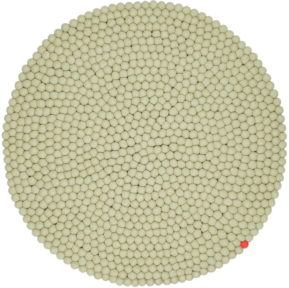 Big One runder Filzteppich, Durchmesser 300 cm, in Grünbeige. Detailaufnahme der Filzkugeln.