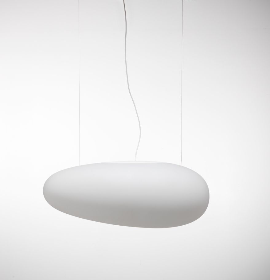 Weiße Avion Pendelleuchte von Fritz Hansen, moderne Hängelampe in organischer Form, ideal für stilvolle Innenräume.