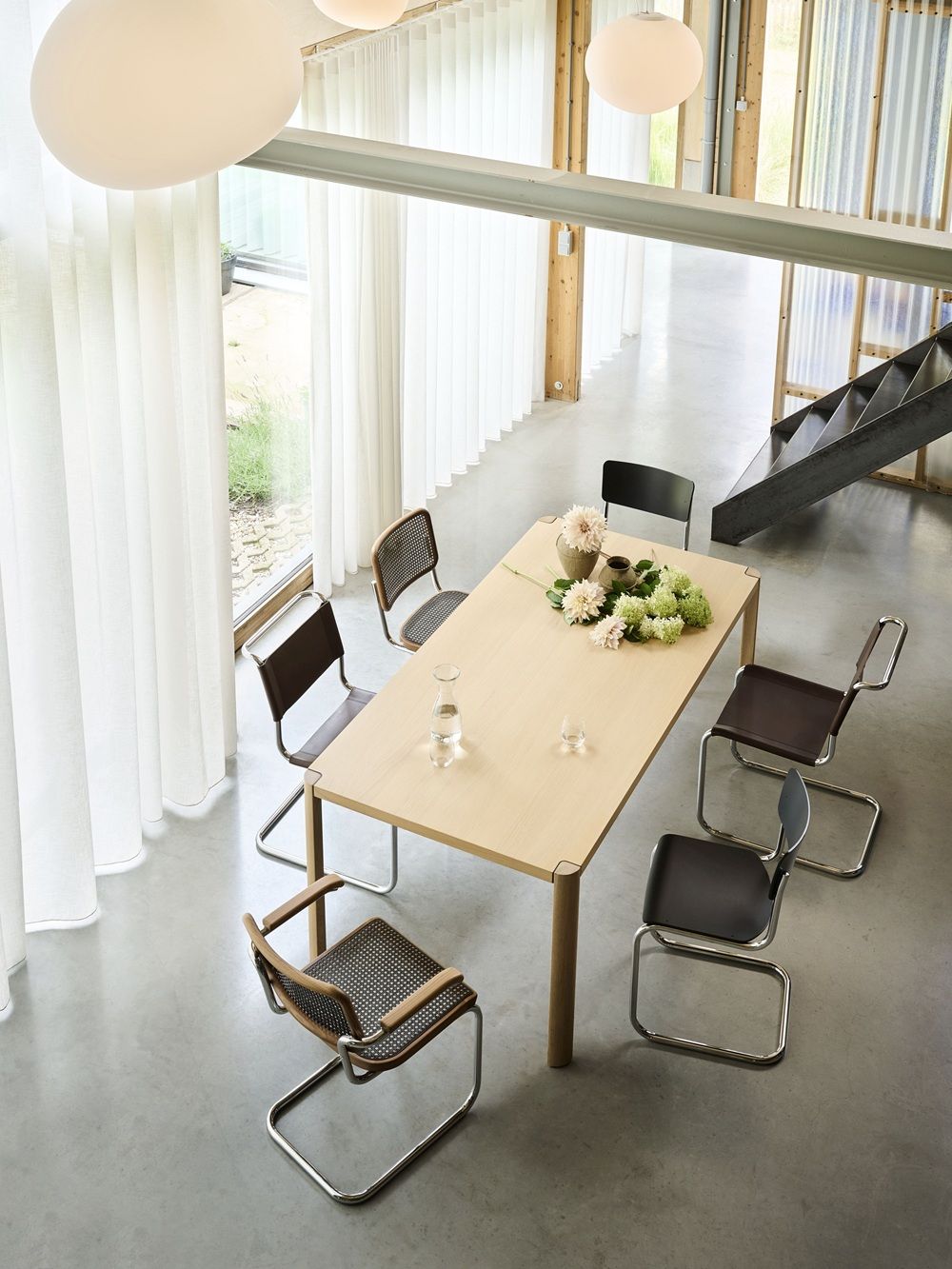 S 43 Klassieke stalen buisstoel met vrijdragende poten CHROOM/ZWART Thonet VOORKEURSCOMBINATIE